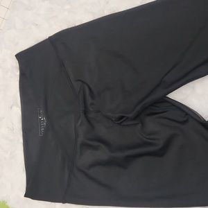 Obsession v waist scrunch leggings - black size M